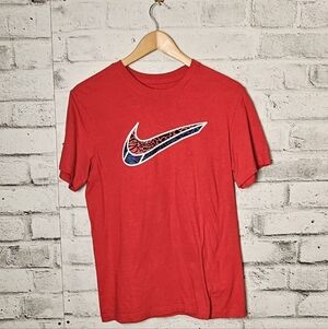 Nike Red Graphic Swoosh Tee Athletic Logo T Shirt Size Small